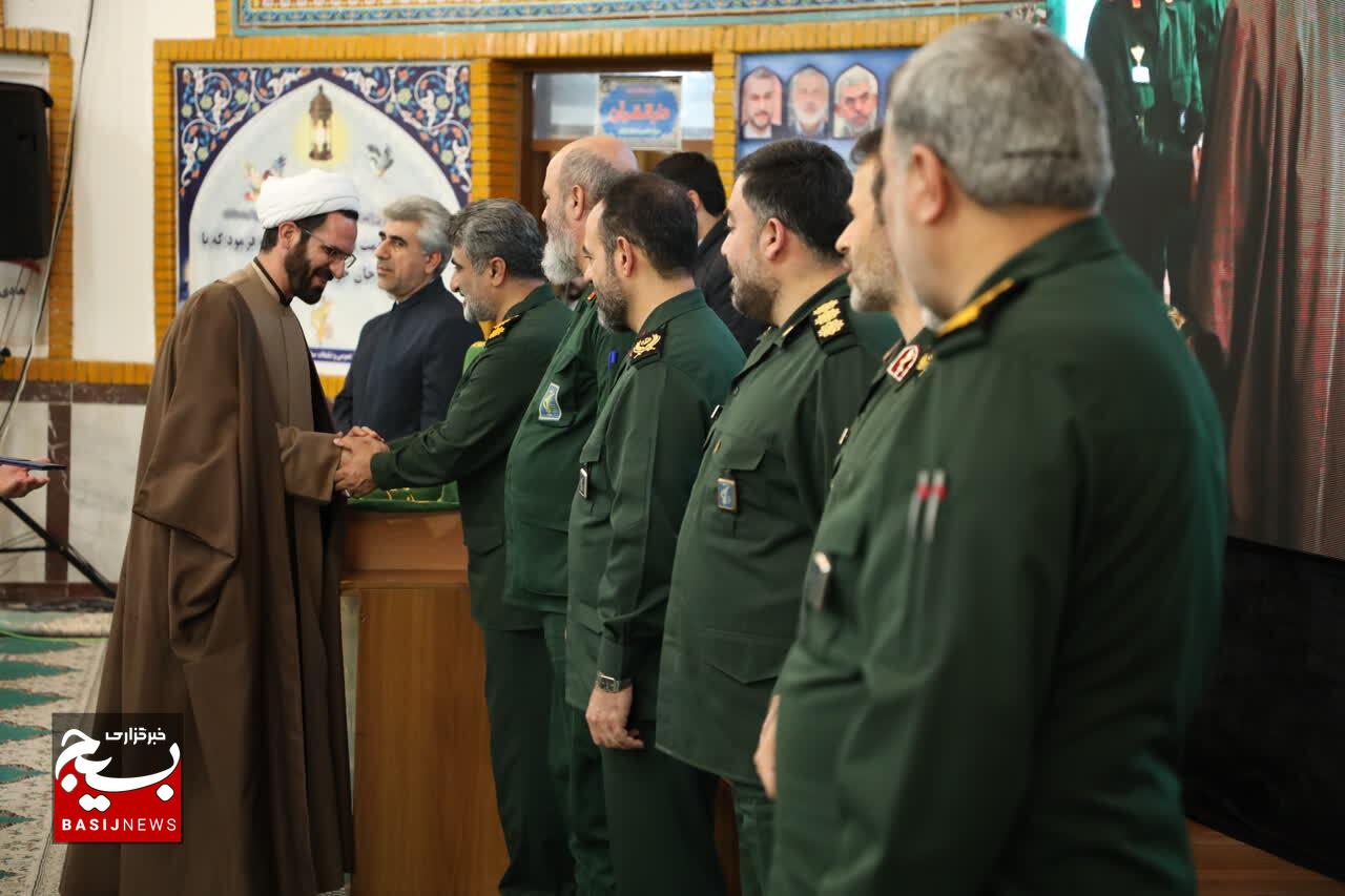 تجلیل از برگزیدگان جشنوارهی مالک اشتر گیلان تجلیل از برگزیدگان جشنوارهی مالک اشتر گیلان