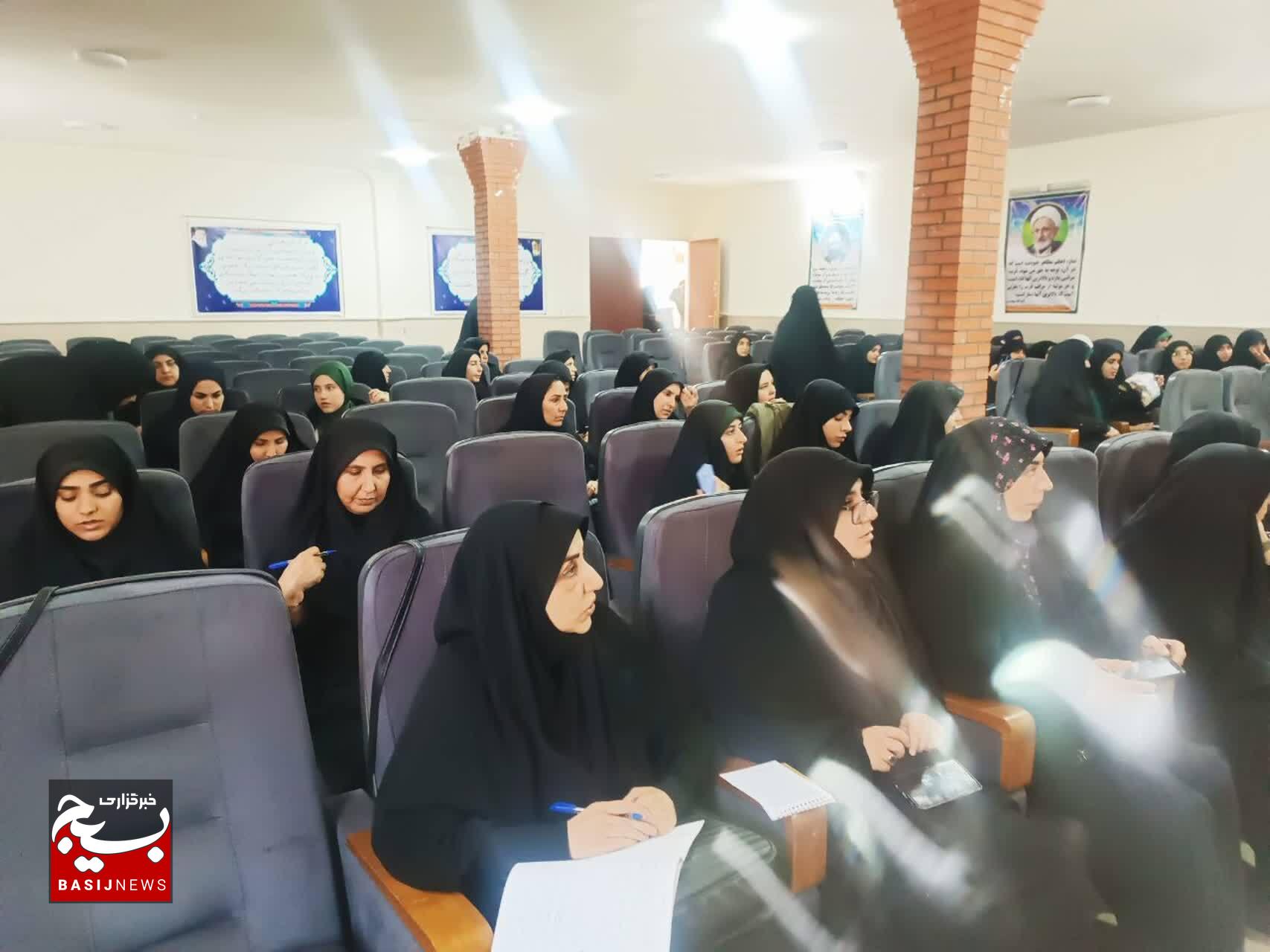 دوره آموزشی کارشناس تخصصی مطالعه زن و خانواده