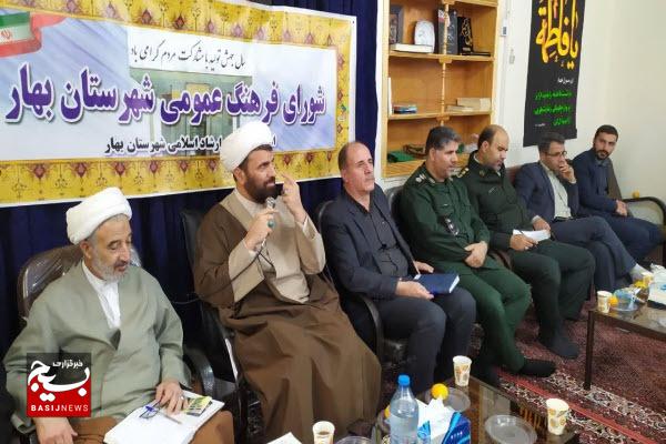 فرهنگ بستر و زمینه اصلی زندگی انسانها است