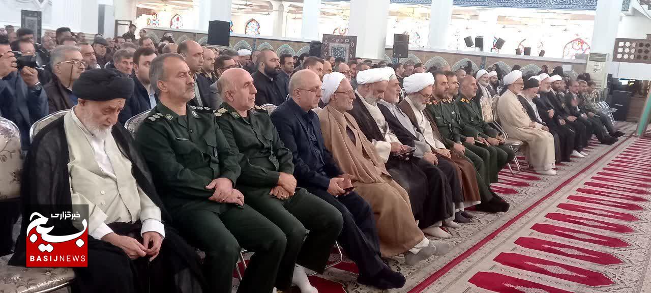 تجلیل از برترینهای نماز در همایش استانی گیلان تجلیل از برترینهای نماز در همایش استانی گیلان