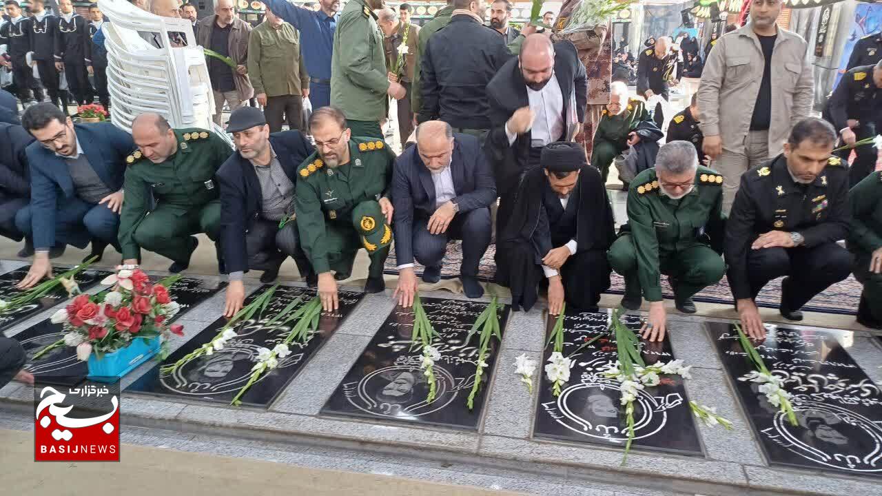 وحدت ملت ایران در سایه ایثار شهدا است وحدت ملت ایران در سایه ایثار شهدا است