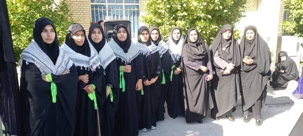 پذیرایی گروه های جهادی از استقبال کنندگان از شهدای گمنام در باشت
