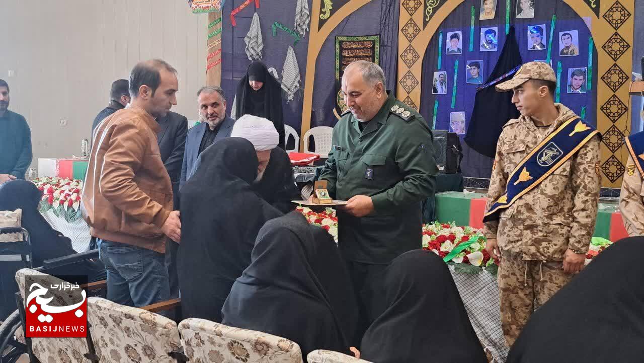 مادران شهدا اسوه صبر و استقامت و شیرزنان ایران اسلامی هستند مادران شهدا اسوه صبر و استقامت و شیرزنان ایران اسلامی هستند