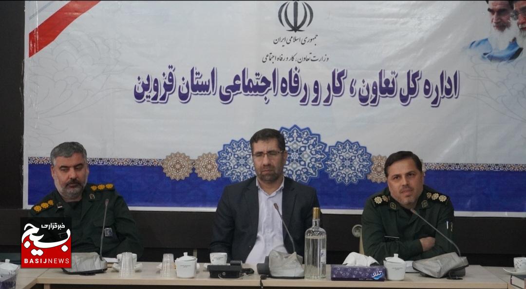 تولید کنندگان و کارگران سربازان جنگ اقتصادی هستند تولید کنندگان و کارگران سربازان جنگ اقتصادی هستند