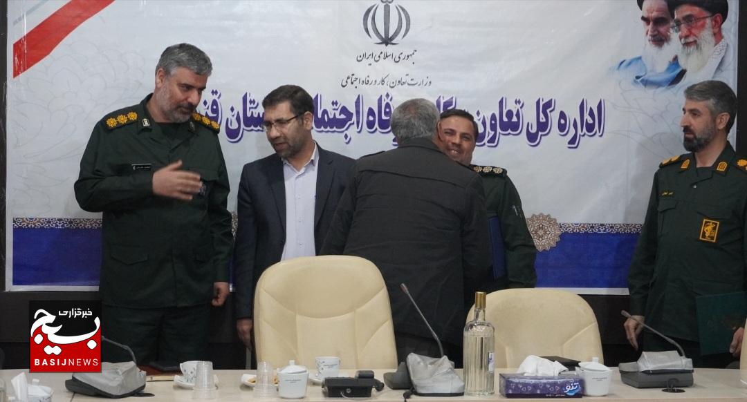 تولید کنندگان و کارگران سربازان جنگ اقتصادی هستند تولید کنندگان و کارگران سربازان جنگ اقتصادی هستند