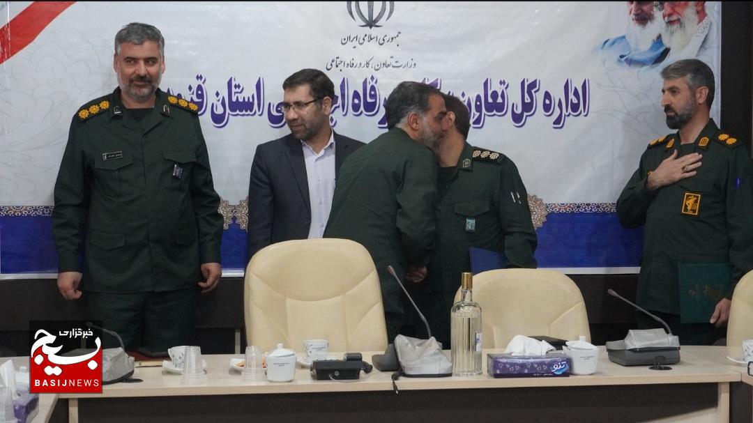 تولید کنندگان و کارگران سربازان جنگ اقتصادی هستند تولید کنندگان و کارگران سربازان جنگ اقتصادی هستند
