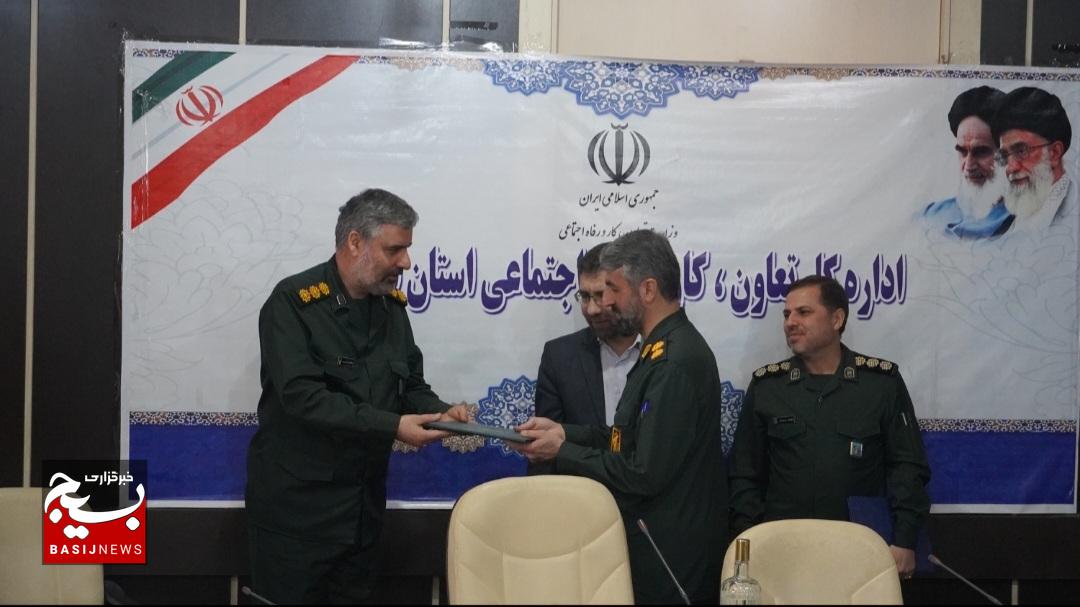 تولید کنندگان و کارگران سربازان جنگ اقتصادی هستند تولید کنندگان و کارگران سربازان جنگ اقتصادی هستند