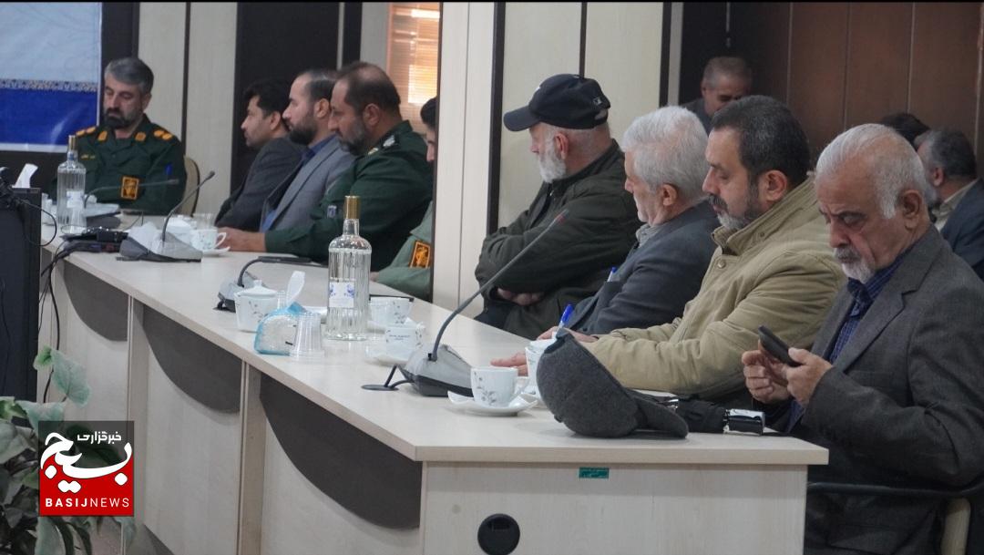 تولید کنندگان و کارگران سربازان جنگ اقتصادی هستند تولید کنندگان و کارگران سربازان جنگ اقتصادی هستند