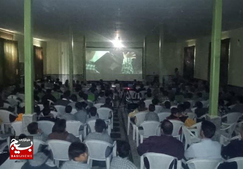 مهولاتیها میهمان سینما سیار شدند مهولاتیها میهمان سینما سیار شدند