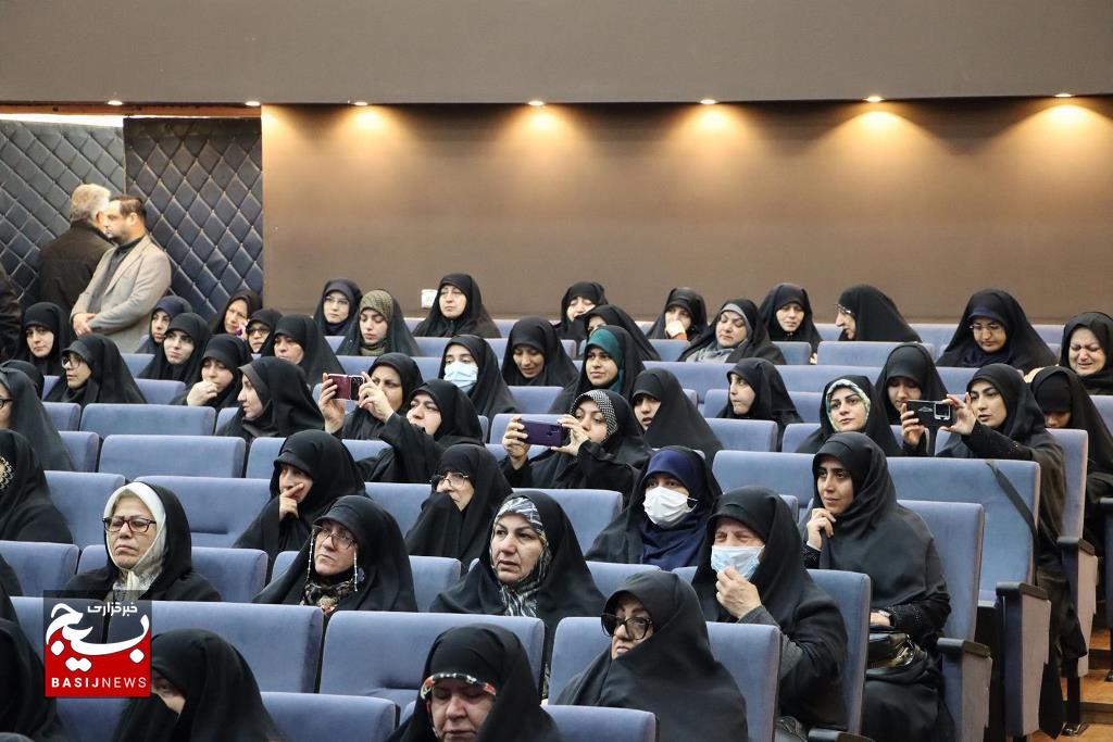 خانوادههای شهدا ستون های محکم جامعه هستند خانوادههای شهدا ستون های محکم جامعه هستند