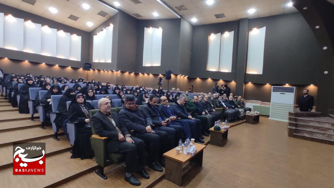 خانوادههای شهدا ستون های محکم جامعه هستند خانوادههای شهدا ستون های محکم جامعه هستند