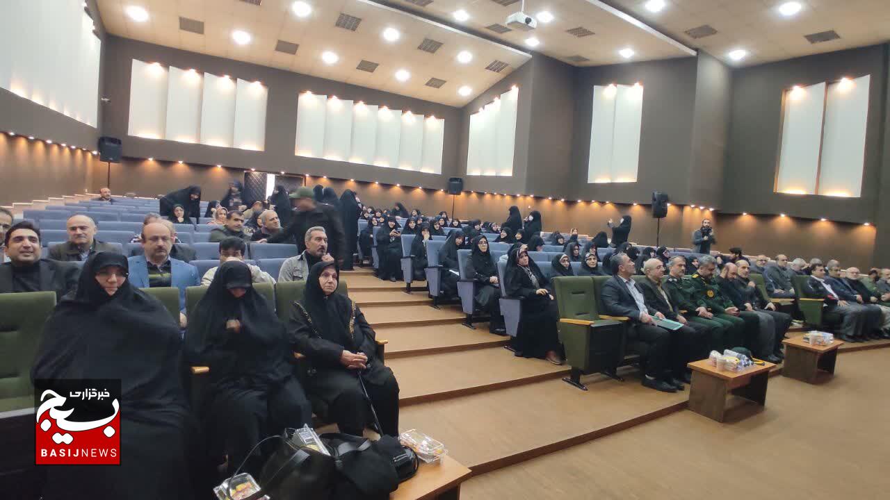 خانوادههای شهدا ستون های محکم جامعه هستند خانوادههای شهدا ستون های محکم جامعه هستند