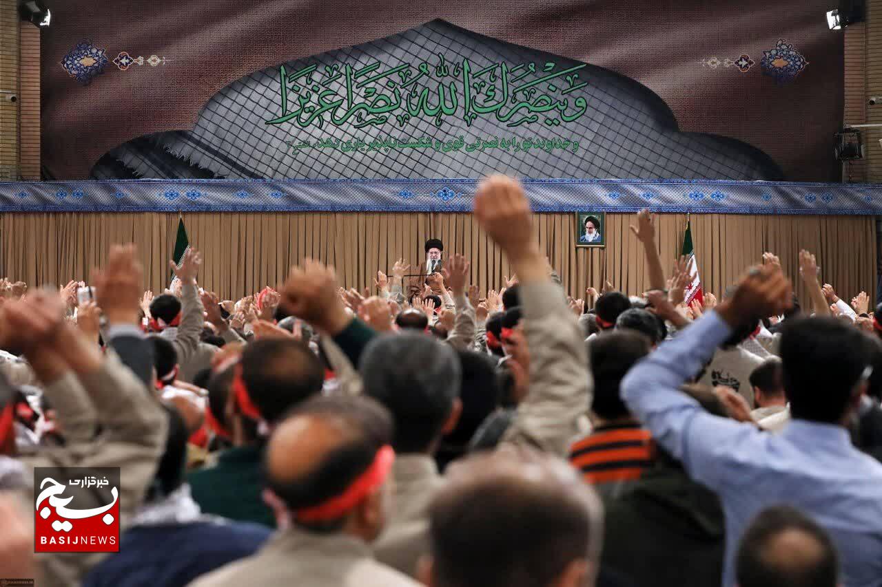 تجلی عشق و ایمان در حسینیه حضرت آقا تجلی عشق و ایمان در حسینیه حضرت آقا