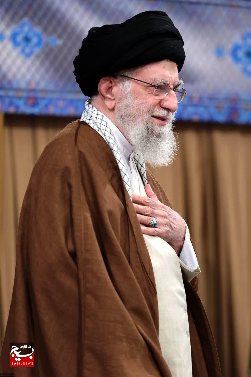 تجلی عشق و ایمان در حسینیه حضرت آقا تجلی عشق و ایمان در حسینیه حضرت آقا