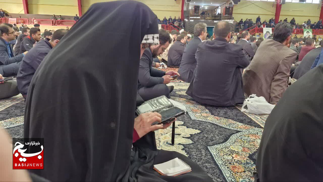 تجلی عشق و ایمان در حسینیه حضرت آقا تجلی عشق و ایمان در حسینیه حضرت آقا