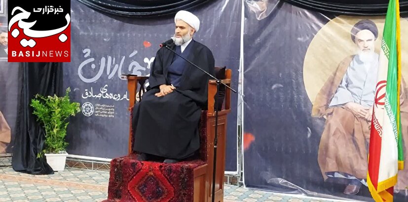 مکتب امام خمینی(ره)، مکتب قرآن و ائمه اطهار است.