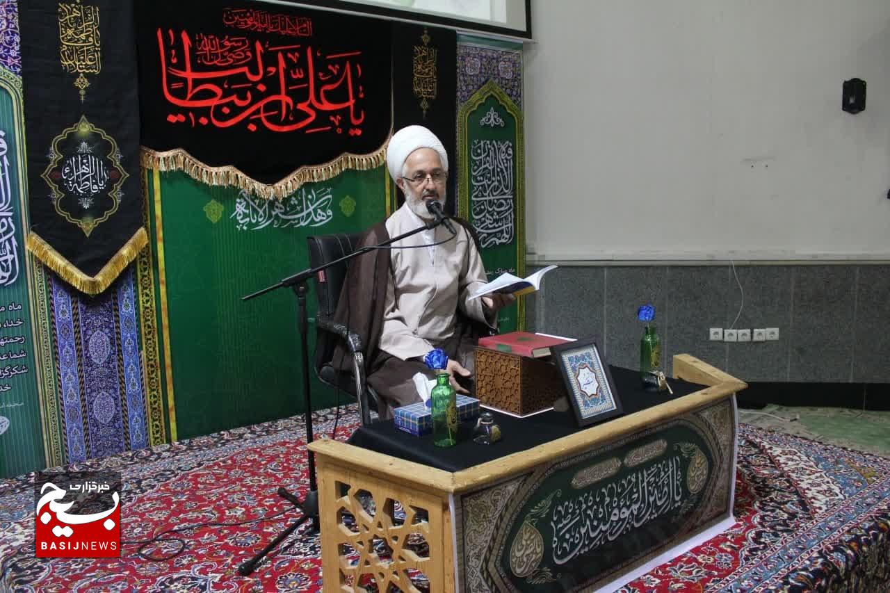 لازمه ایمان، رهایی پیدا کردن از سه رذیله اخلاقی سوءظن، تجسس و غیبت است لازمه ایمان، رهایی پیدا کردن از سه رذیله اخلاقی سوءظن، تجسس و غیبت است