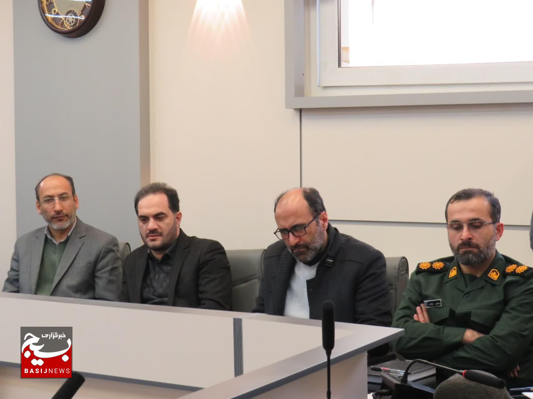 مجمع بسیجیان با ۱۱۰ کارگروه مسائل اساسی استان را بررسی و حل میکنند مجمع بسیجیان با ۱۱۰ کارگروه مسائل اساسی استان را بررسی و حل میکنند