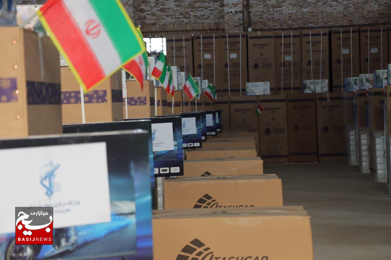 با حضور فرماندهان سپاه؛ اهدای ۵۰۰ جهیزیه و اجرای طرحهای محرومیتزدایی در کرمان + تصاویر با حضور فرماندهان سپاه؛ اهدای ۵۰۰ جهیزیه و اجرای طرحهای محرومیتزدایی در کرمان + تصاویر