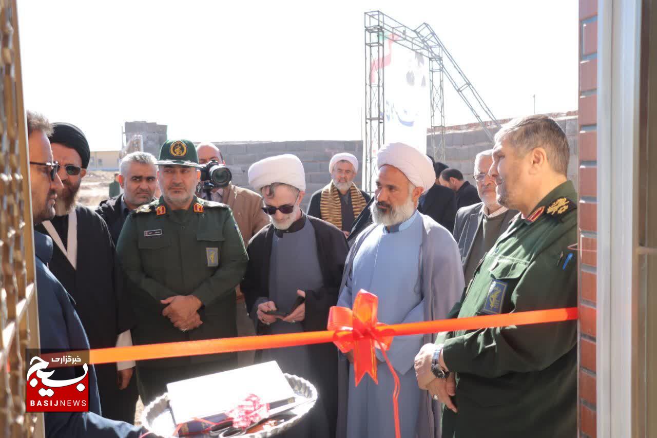 با حضور فرماندهان سپاه؛ اهدای ۵۰۰ جهیزیه و اجرای طرحهای محرومیتزدایی در کرمان + تصاویر با حضور فرماندهان سپاه؛ اهدای ۵۰۰ جهیزیه و اجرای طرحهای محرومیتزدایی در کرمان + تصاویر