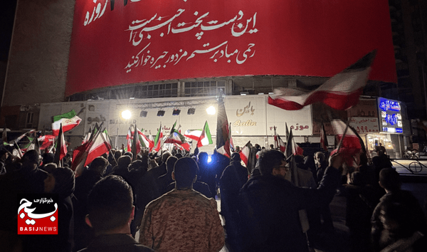 اجتماع مردم تهران در محکومیت اقدامات تروریستی اغتشاشگران اجتماع مردم تهران در محکومیت اقدامات تروریستی اغتشاشگران