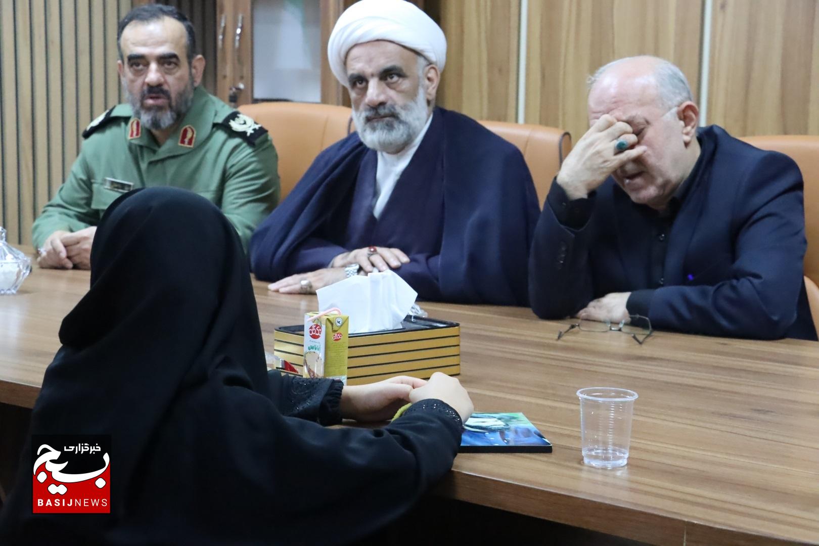 دیدار فرمانده و مسئول نمایندگی ولی‌فقیه در سپاه قدس گیلان با خانواده شهید مدافع امنیت  رضا سلمانی پیشه
