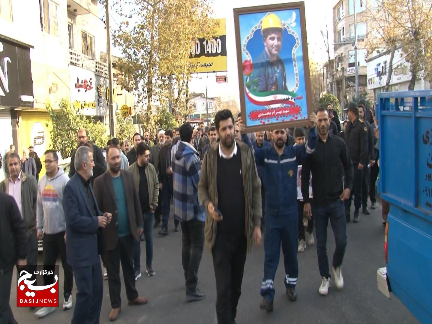 تشییع پیکر شهید خدمت در قائم شهر تشییع پیکر شهید خدمت در قائم شهر