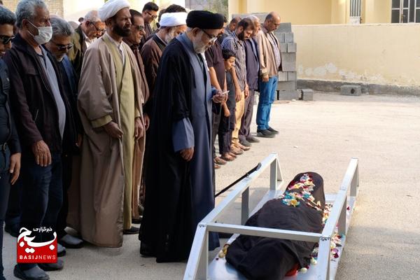 تشییع پیکر مادر شهید غلامرضا فرحی در بندر کنگان تشییع پیکر مادر شهید غلامرضا فرحی در بندر کنگان
