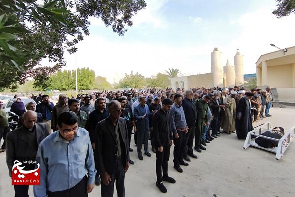 تشییع پیکر مادر شهید غلامرضا فرحی در بندر کنگان تشییع پیکر مادر شهید غلامرضا فرحی در بندر کنگان