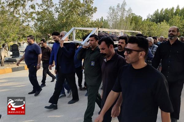 تشییع پیکر مادر شهید غلامرضا فرحی در بندر کنگان تشییع پیکر مادر شهید غلامرضا فرحی در بندر کنگان