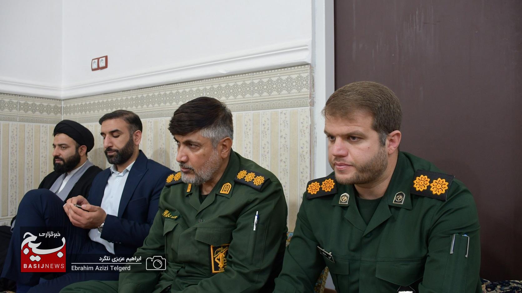 دیدار فرمانده سپاه فتح با خانواده‌ شهدای امنیت در گچساران