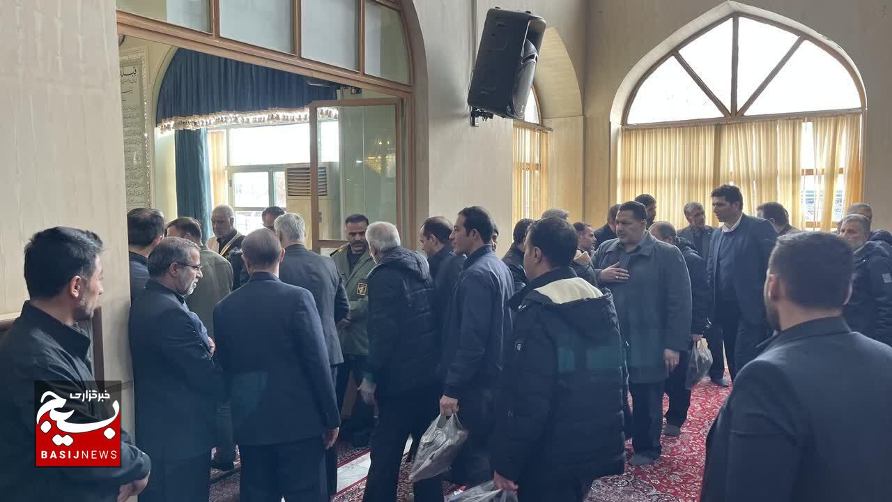 بزرگداشت شهدای مردمی حوادث اخیر در زنجان بزرگداشت شهدای مردمی حوادث اخیر در زنجان