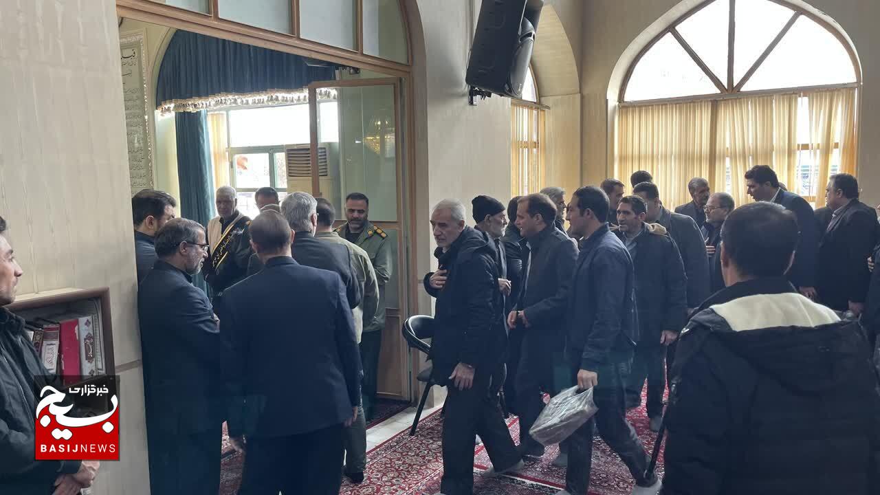 بزرگداشت شهدای مردمی حوادث اخیر در زنجان بزرگداشت شهدای مردمی حوادث اخیر در زنجان
