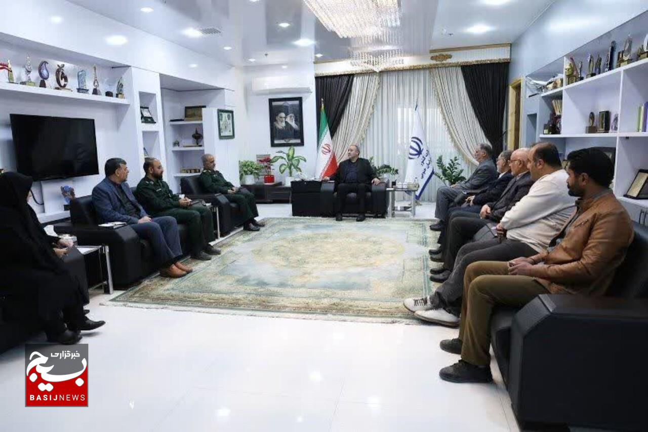 پیشکسوتان دفاع مقدس، سرمایههای معنوی و فرهنگی نسلهای آینده هستند پیشکسوتان دفاع مقدس، سرمایههای معنوی و فرهنگی نسلهای آینده هستند