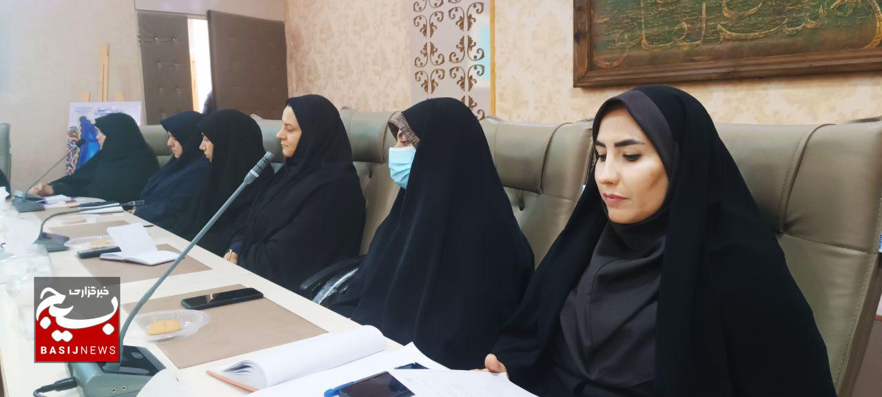 خرمدخت؛ پیوند هویت قومی، مد اسلامی و تولید ملی در لرستان خرمدخت؛ پیوند هویت قومی، مد اسلامی و تولید ملی در لرستان