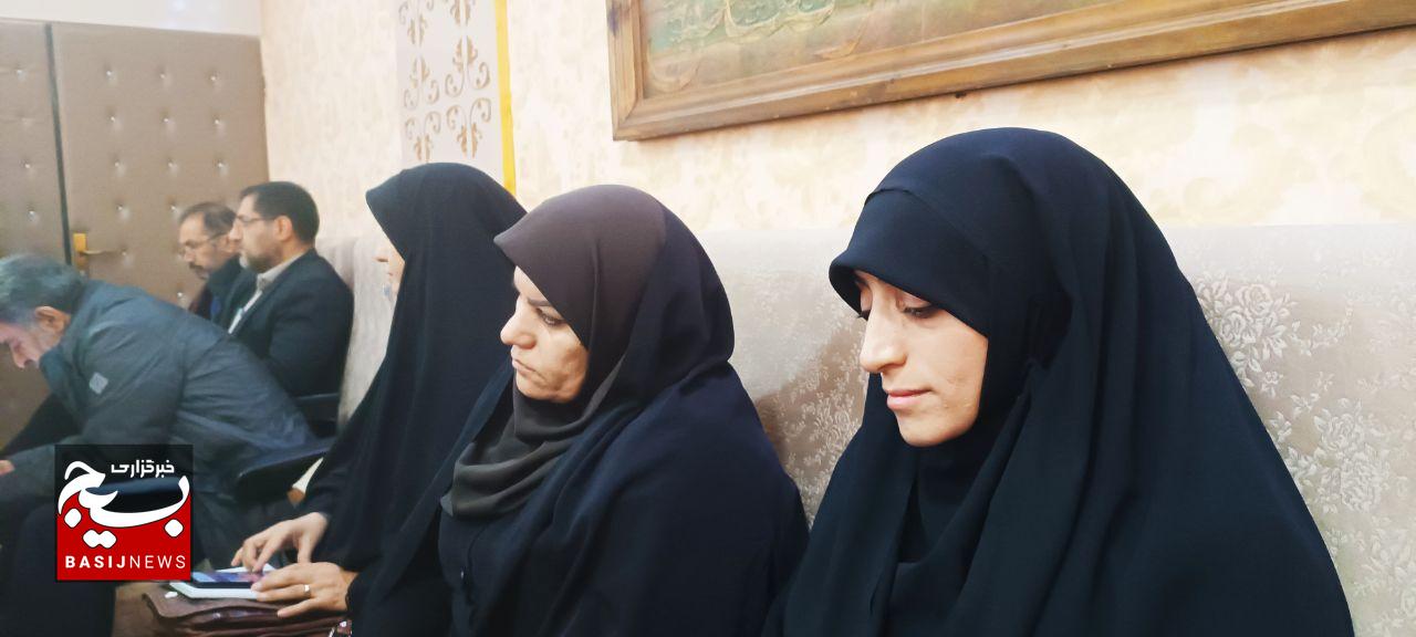 خرمدخت؛ پیوند هویت قومی، مد اسلامی و تولید ملی در لرستان خرمدخت؛ پیوند هویت قومی، مد اسلامی و تولید ملی در لرستان