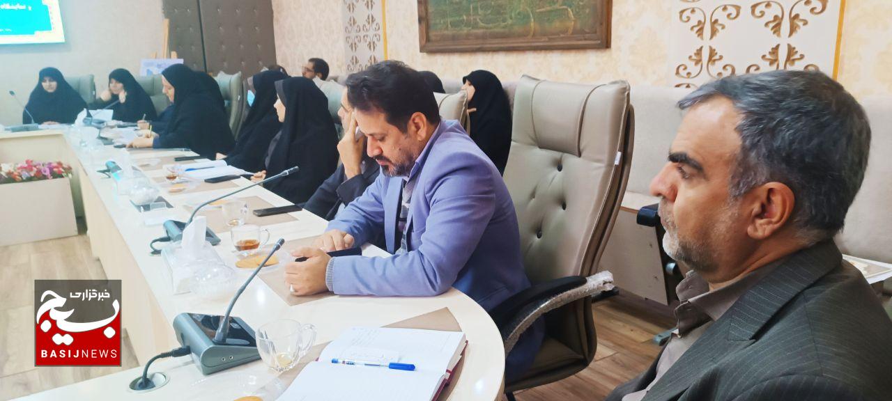 خرمدخت؛ پیوند هویت قومی، مد اسلامی و تولید ملی در لرستان خرمدخت؛ پیوند هویت قومی، مد اسلامی و تولید ملی در لرستان