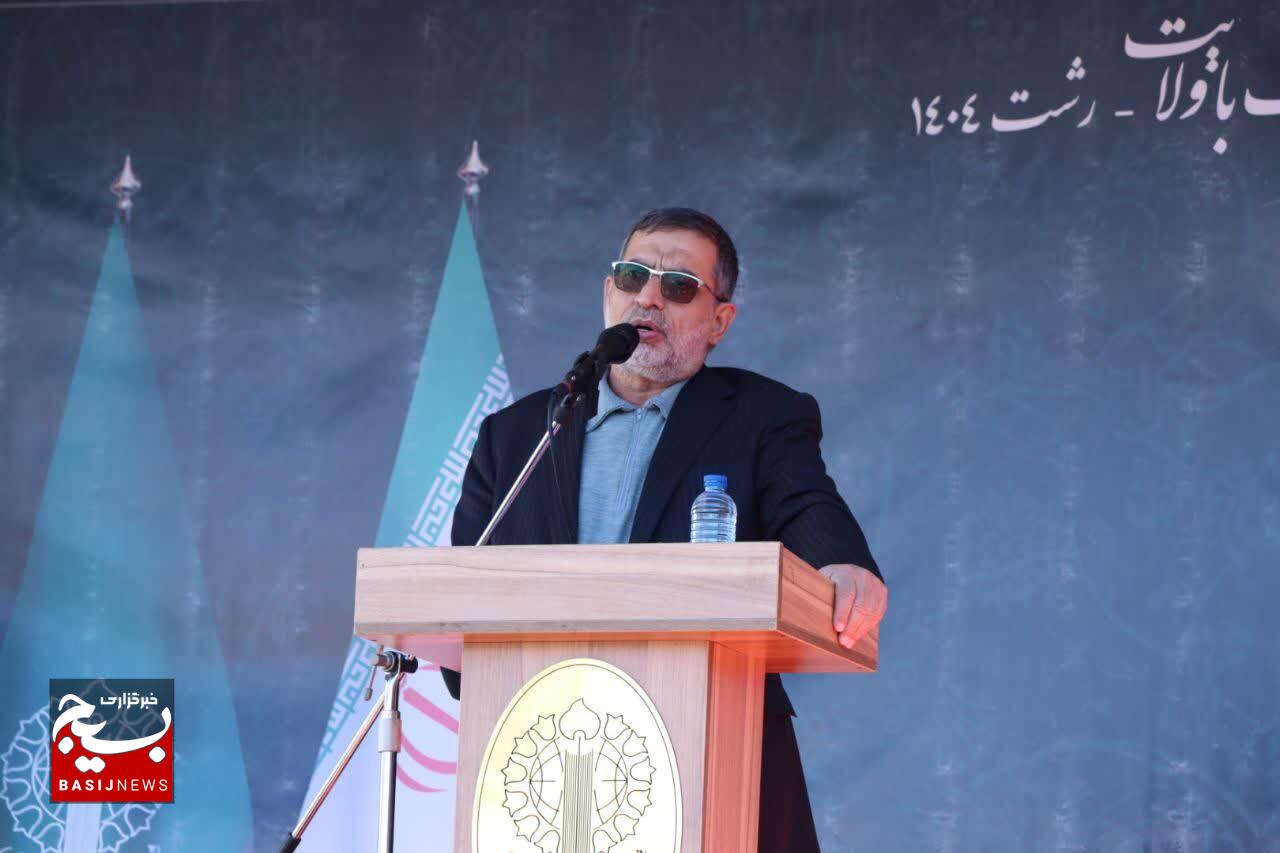 ایران با پیشگامی و هدایت رهبری فتنه را درهم شکست ایران با پیشگامی و هدایت رهبری فتنه را درهم شکست