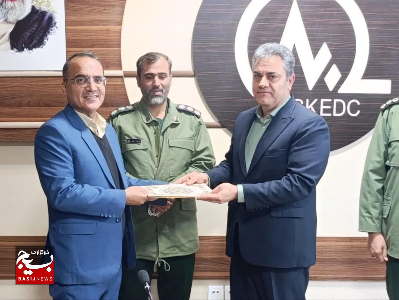 اتحاد، کار جهادی و امیدآفرینی نسخه عبور از چالشهاست اتحاد، کار جهادی و امیدآفرینی نسخه عبور از چالشهاست