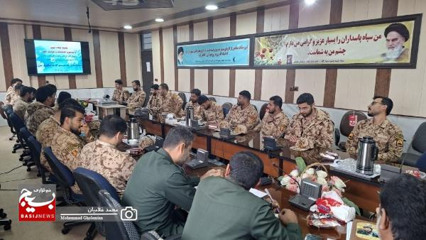 دیدار فرمانده سپاه کنگان با سربازان به مناسبت روز جوان