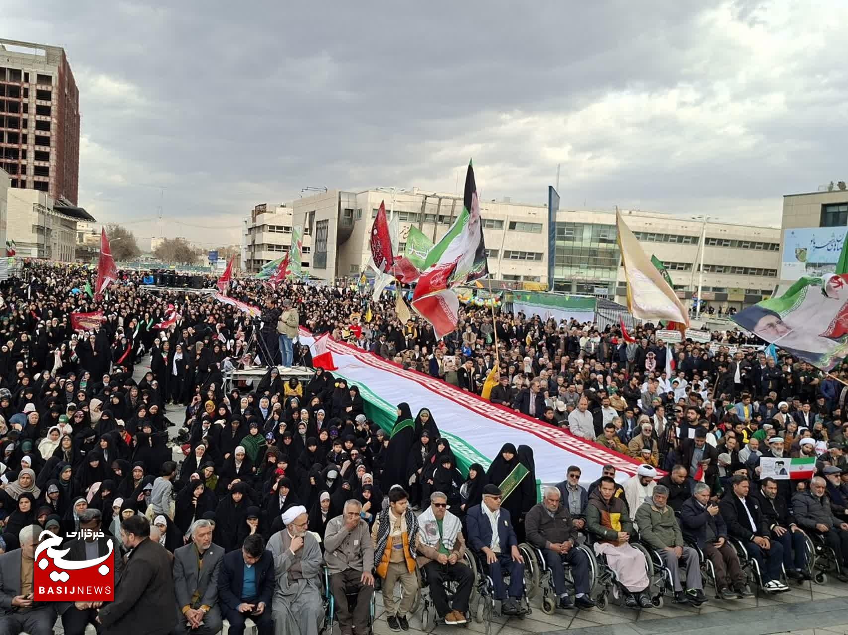 اجتماع عظیم منتظران ظهور در مشهد برگزار شد اجتماع عظیم منتظران ظهور در مشهد برگزار شد