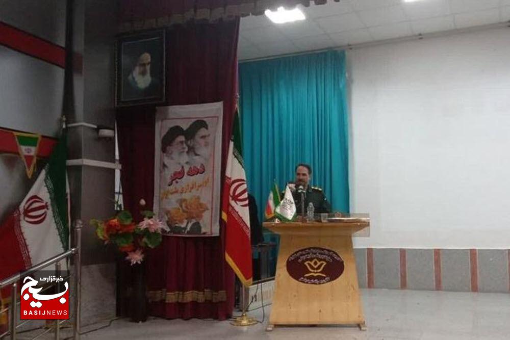 دشمن با فضای مجازی، آینده فکری دانشآموزان را هدف گرفته است