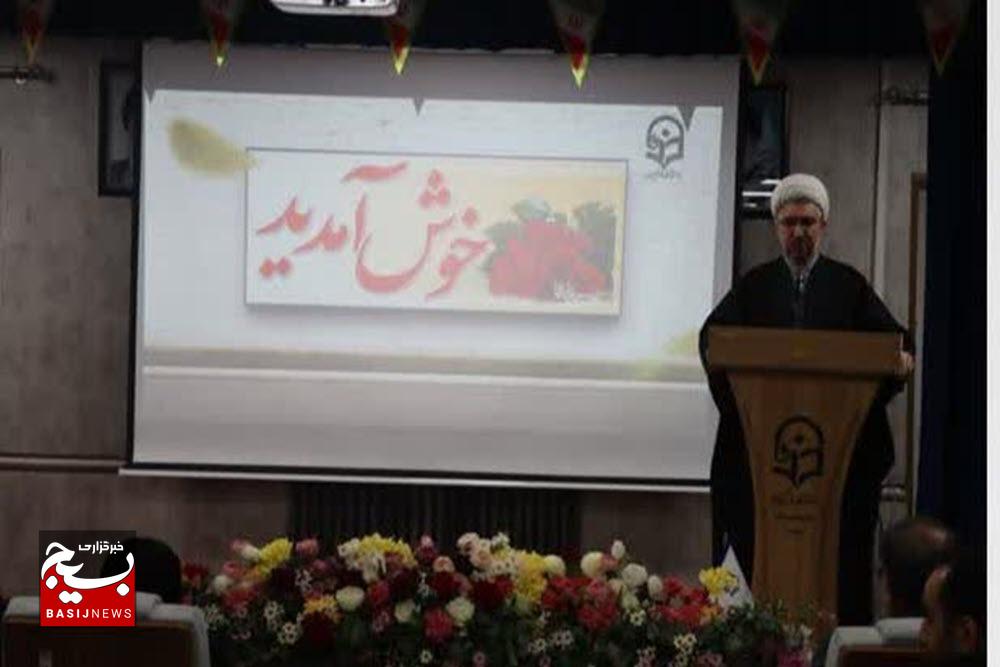 انقلاب اسلامی زمینه‌ساز پذیرش جهانی حکومت حضرت مهدی(عج) است