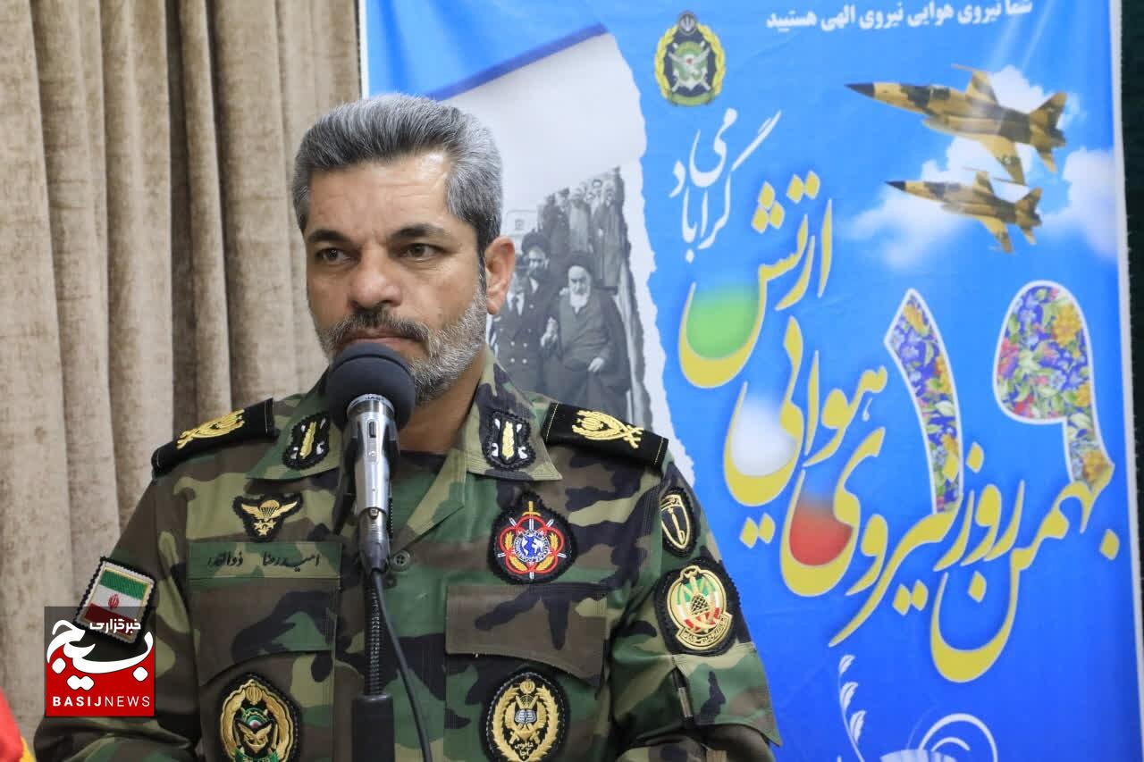 نیروی هوایی در حرکتهای انقلابی و دفاع از کشور پیشگام است نیروی هوایی در حرکتهای انقلابی و دفاع از کشور پیشگام است