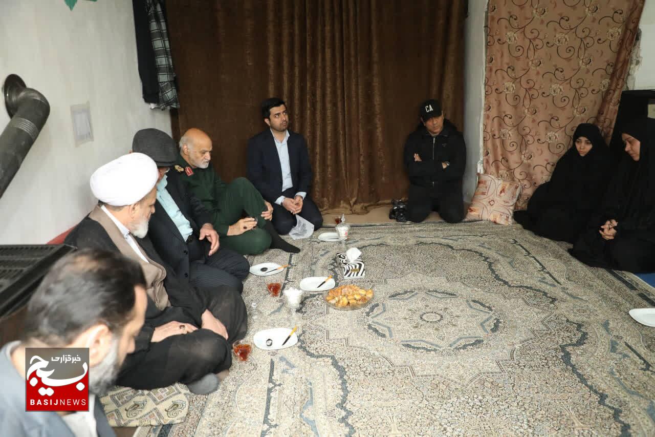 تقدیر از صبر خانوادههای شهدا تقدیر از صبر خانوادههای شهدا