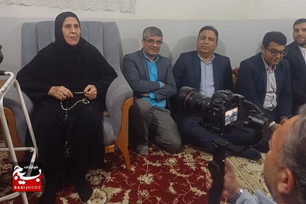 دیدار رئیس سازمان ثبت اسناد با خانواده شهید زائری دیدار رئیس سازمان ثبت اسناد با خانواده شهید زائری