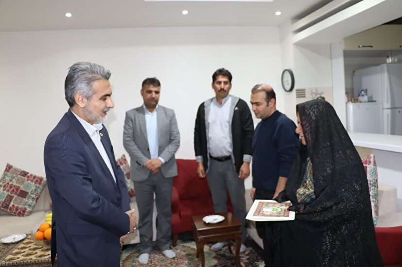 تجلیل حقوقدانان کهگیلویه و بویراحمد از خانواده‌های شهدا و جانبازان