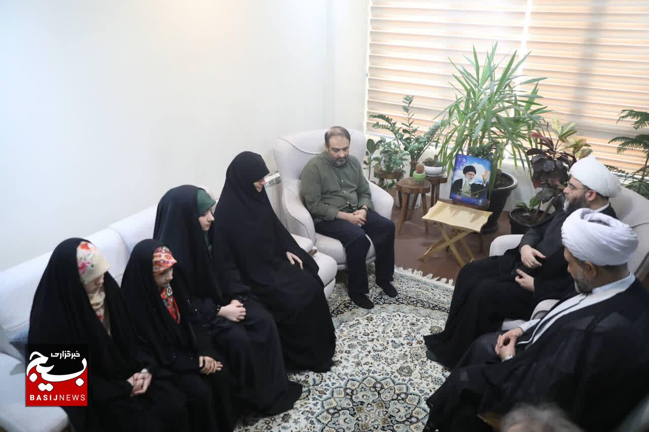 حضور نمایندگان رهبر معظم انقلاب در منازل جانبازان سرافراز دفاع مقدس ۱۲روزه