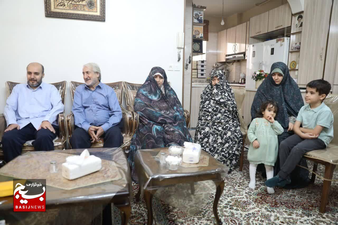 حضور نمایندگان رهبر معظم انقلاب در منازل جانبازان سرافراز دفاع مقدس ۱۲روزه
