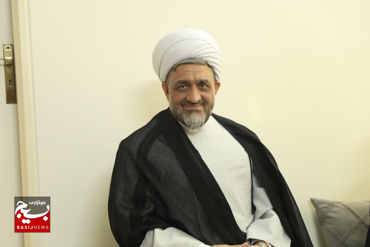 حضور نمایندگان رهبر معظم انقلاب در منازل جانبازان سرافراز دفاع مقدس ۱۲روزه